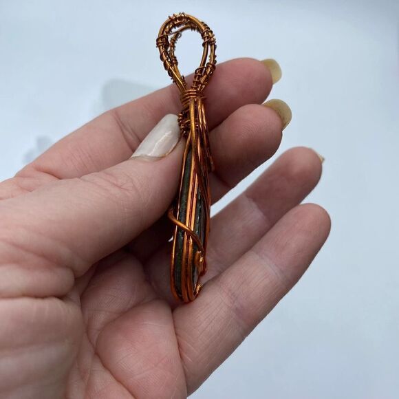 Natural Labradorite Tree Of Life Copper Wired Pendant - Picture 6 of 6